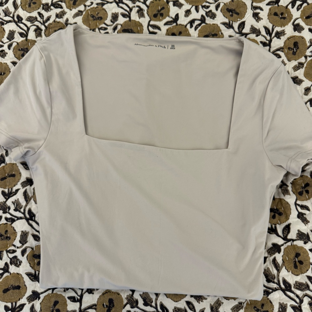 Abercrombie Soft Matte Seamless Short-Sleeve Squareneck Bodysuit in Light Taupe